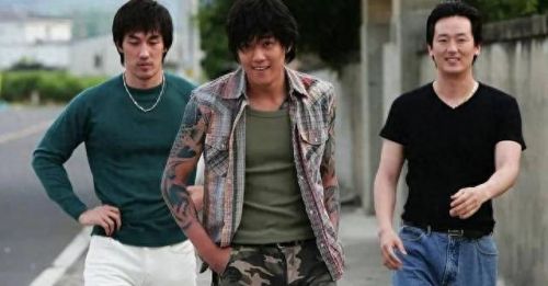 韩国十大黑帮动作片排行榜(韩国黑帮大哥完整视频)插图2