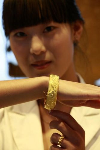 十大珠宝手镯排行榜及价格(金手镯价格一览表)插图2