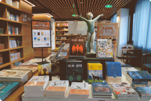 学生小说排行榜前十名(12至15岁青少年必读的十本小说书)插图1 学生小说排行榜前十名(12至15岁青少年必读的十本小说书)插图1