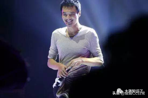 悲伤的民谣歌曲排行榜(特别伤感低沉的民谣)插图1 悲伤的民谣歌曲排行榜(特别伤感低沉的民谣)插图1