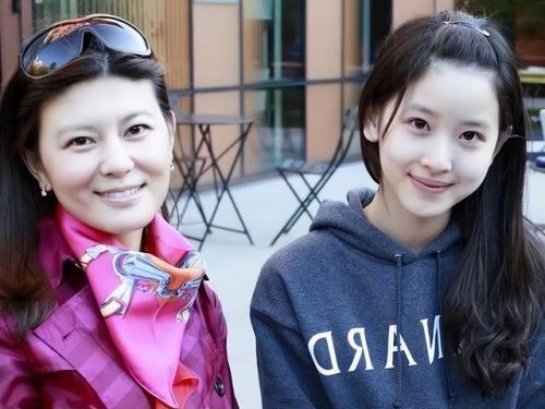 女明星一字马排行榜(一字马最厉害的五位女明星)插图18 女明星一字马排行榜(一字马最厉害的五位女明星)插图18