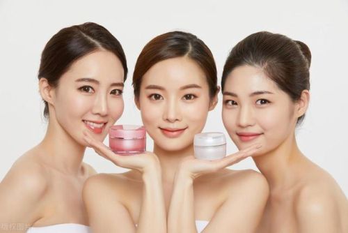 护肤品祛斑美白排行榜(哪个牌子化妆品祛斑美白效果好)插图2 护肤品祛斑美白排行榜(哪个牌子化妆品祛斑美白效果好)插图2