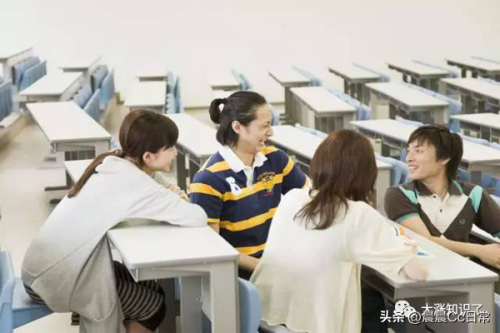 悲伤的民谣歌曲排行榜(特别伤感低沉的民谣)插图4 悲伤的民谣歌曲排行榜(特别伤感低沉的民谣)插图4