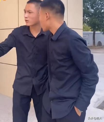 快手最骚男人排行榜(男网红排名前十)插图 快手最骚男人排行榜(男网红排名前十)插图