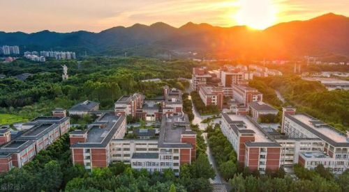 最好的医学院排行榜(全国医学类大学排名一览表)