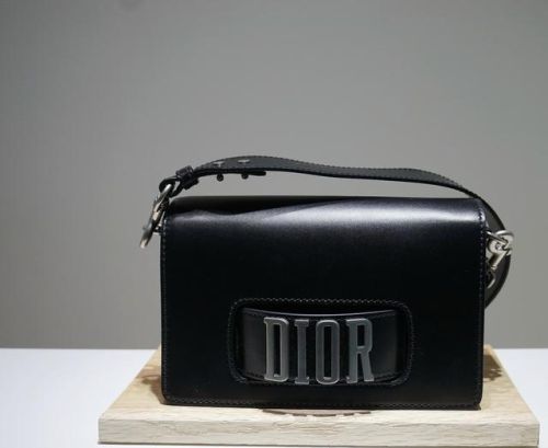 皮具排行榜第一名(中国皮具品牌前十名)插图3 皮具排行榜第一名(中国皮具品牌前十名)插图3