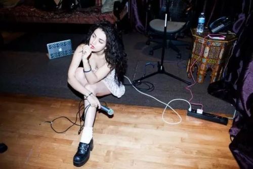 热恋歌曲排行榜前十名(十大经典爱情歌曲)插图9 热恋歌曲排行榜前十名(十大经典爱情歌曲)插图9