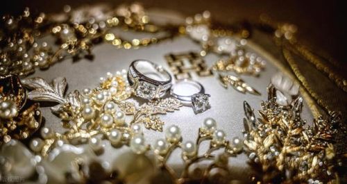 钻戒十大排行榜图片(钻戒十大经典款)插图 钻戒十大排行榜图片(钻戒十大经典款)插图