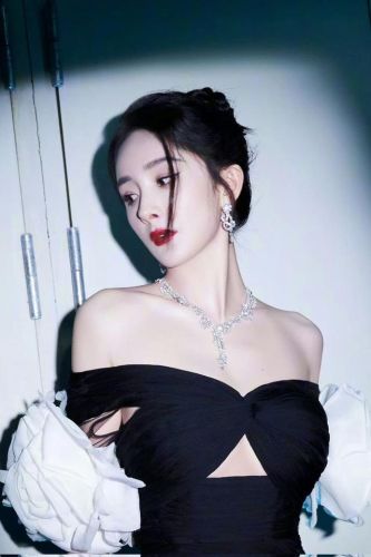 明星排行榜2017前十名女(明星人气排行榜第一名)插图52 明星排行榜2017前十名女(明星人气排行榜第一名)插图52