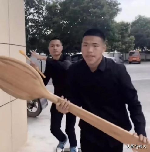 快手最骚男人排行榜(男网红排名前十)插图2 快手最骚男人排行榜(男网红排名前十)插图2