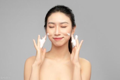 护肤品祛斑美白排行榜(哪个牌子化妆品祛斑美白效果好)插图 护肤品祛斑美白排行榜(哪个牌子化妆品祛斑美白效果好)插图