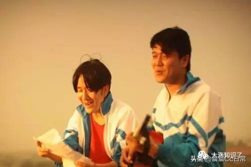 悲伤的民谣歌曲排行榜(特别伤感低沉的民谣)插图5 悲伤的民谣歌曲排行榜(特别伤感低沉的民谣)插图5