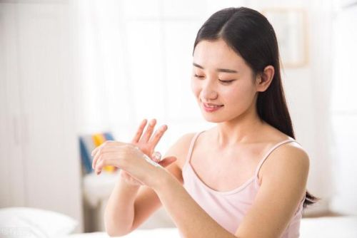 护肤品祛斑美白排行榜(哪个牌子化妆品祛斑美白效果好)插图1 护肤品祛斑美白排行榜(哪个牌子化妆品祛斑美白效果好)插图1