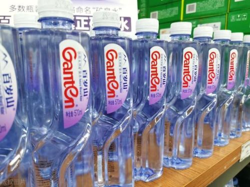 最好的矿泉水排行榜(十大奢侈品矿泉水)插图5 最好的矿泉水排行榜(十大奢侈品矿泉水)插图5