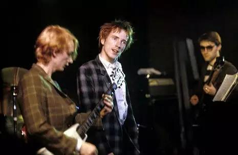 热恋歌曲排行榜前十名(十大经典爱情歌曲)插图3 热恋歌曲排行榜前十名(十大经典爱情歌曲)插图3