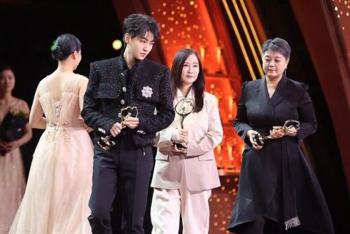 男明星微博粉丝排行榜(2023男星人气流量排行榜)插图2