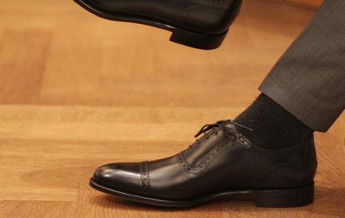 奢侈品牌男鞋排行榜(十大名牌鞋子排名榜)插图13 奢侈品牌男鞋排行榜(十大名牌鞋子排名榜)插图13