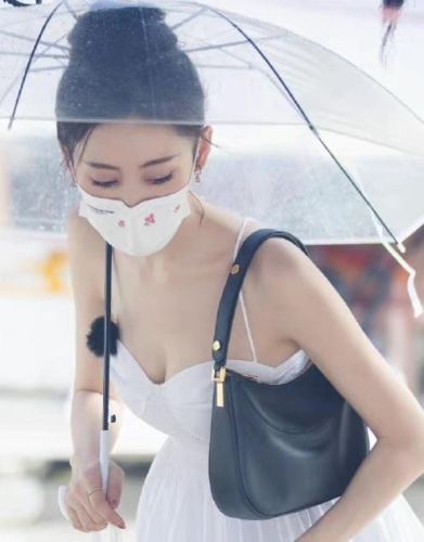 明星排行榜2017前十名女(明星人气排行榜第一名)插图8 明星排行榜2017前十名女(明星人气排行榜第一名)插图8