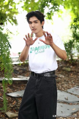 泰国人气男星排行榜(泰国公认的十大帅哥)插图6 泰国人气男星排行榜(泰国公认的十大帅哥)插图6