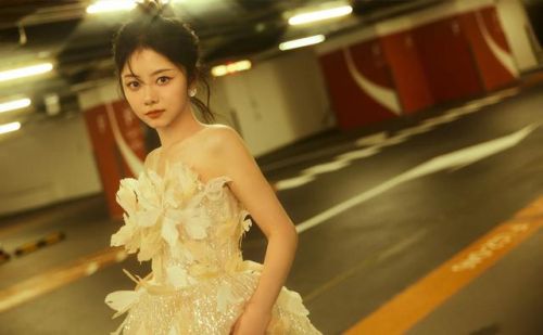 电音女神排行榜前十名(世界10大劲爆电音神曲)插图2 电音女神排行榜前十名(世界10大劲爆电音神曲)插图2