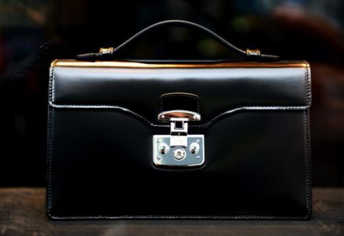 皮具排行榜第一名(中国皮具品牌前十名)插图2 皮具排行榜第一名(中国皮具品牌前十名)插图2