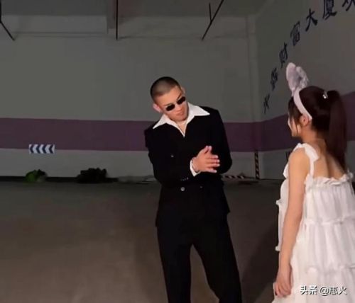 快手最骚男人排行榜(男网红排名前十)插图1 快手最骚男人排行榜(男网红排名前十)插图1