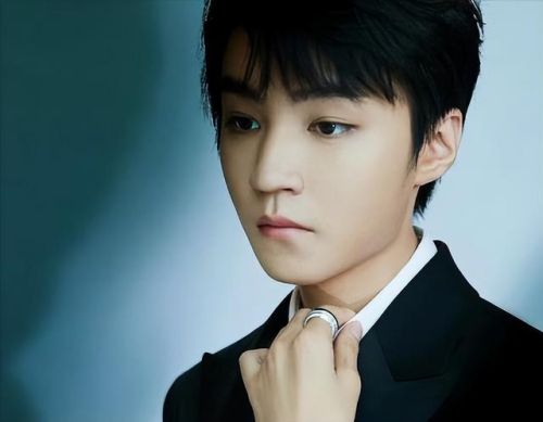 男明星微博粉丝排行榜(2023男星人气流量排行榜)插图1