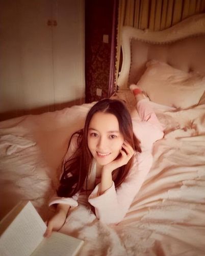 女明星一字马排行榜(一字马最厉害的五位女明星)插图5 女明星一字马排行榜(一字马最厉害的五位女明星)插图5