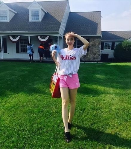 女明星一字马排行榜(一字马最厉害的五位女明星)插图13 女明星一字马排行榜(一字马最厉害的五位女明星)插图13