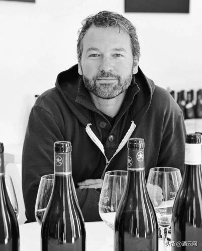 红酒价格排行榜前十名(十大红酒价格表)插图1 红酒价格排行榜前十名(十大红酒价格表)插图1