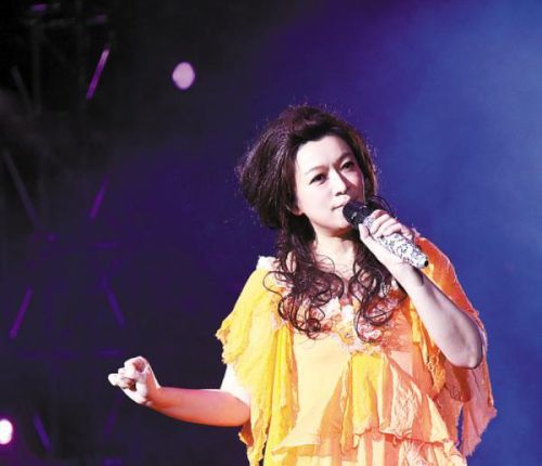 中文婚礼歌曲排行榜(婚礼现场唱的十首经典歌曲)插图2