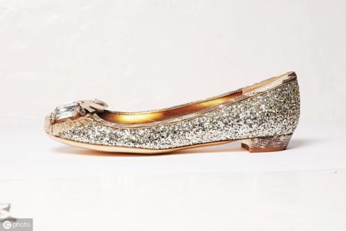 奢侈品牌女鞋排行榜(国际女鞋十大名牌排名)插图16 奢侈品牌女鞋排行榜(国际女鞋十大名牌排名)插图16