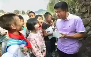 2011中国十大感动人物(十大感动人物颁奖词)插图8