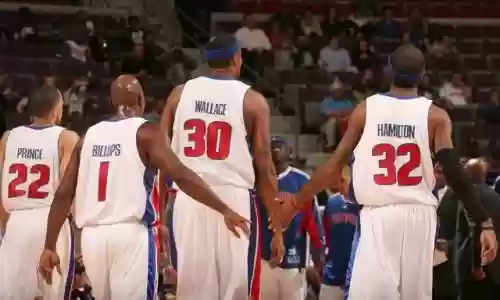 04年活塞阵容得分最高(实况足球2000最强阵容)插图5 04年活塞阵容得分最高(实况足球2000最强阵容)插图5