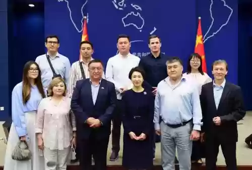 访华阵容之大